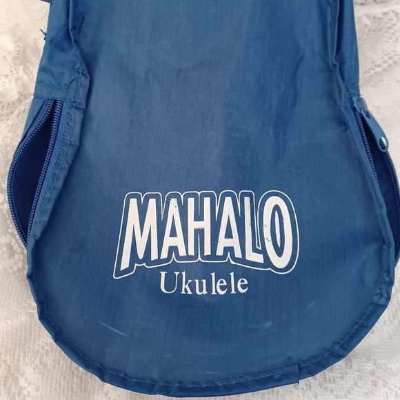 MAHALO UKULELE NO. U-30BU BLUE WITH MATCHING BLUE CARRYING BAG - Picture 10 of 15